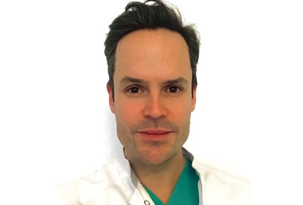 Dr. Christian Josephs - Haartransplantation: FUEplus Methode