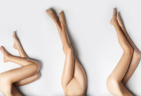 Nackte Beiner dreier Frauen 
