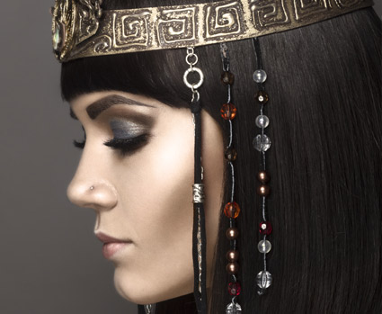 Frau verkleidet als ägyptische Schönheit