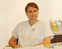 Dr. Manassa behandelt Gynäkomastie minimalinvasiv